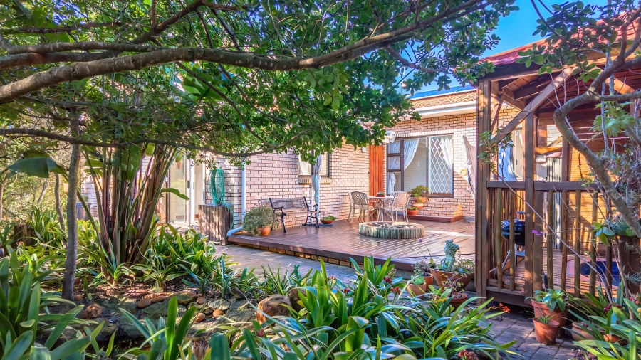 5 Bedroom Property for Sale in Village On Sea Western Cape